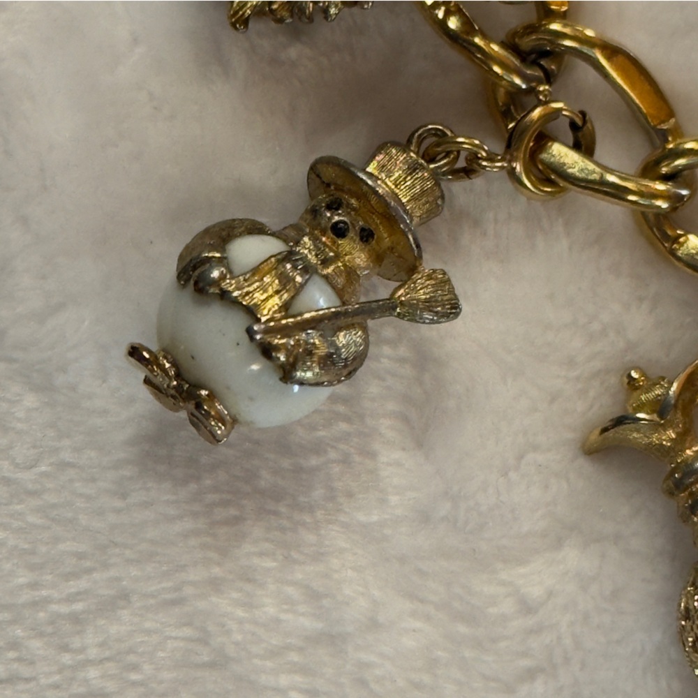 Vintage Gold Tone Monet Charm Bracelet Fish Christmas Snowman Sailboat Clover - Picture 7 of 15